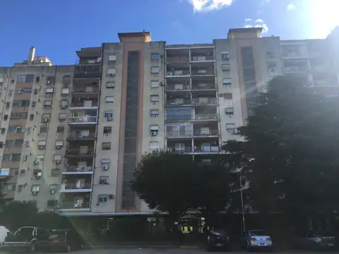 EXCELENTE 3 AMB 82 M² SOBRE AV. GRAL. PAZ  c/COCHERA