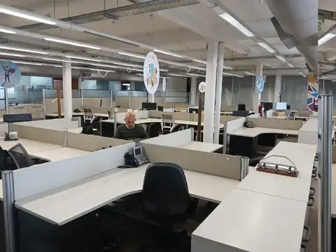 EDIFICIO COMERCIAL DE OFICINAS CON DEPOSITO PROPIO- MIXTURA