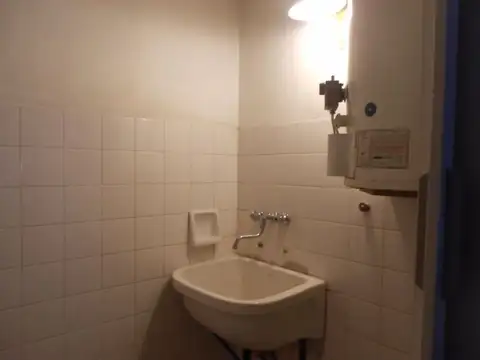 IMPECABLE DUPLEX 4 DORMIS - 1 SUITE - , COCHERA, AMPLIO JARDIN, 4 BAÑOS  