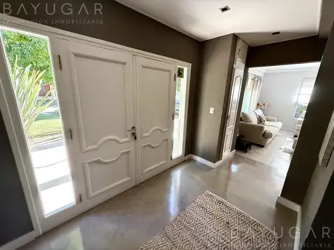 Casa en Venta con 5 cocheras