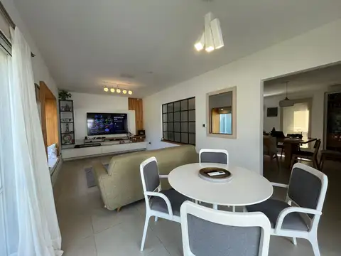 Casa 4 ambientes con 3 baños