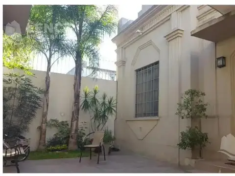 Venta Hermosa Casa 3 ambientes con cochera y patio- Quilmes Residencial Plaza de la Cruz