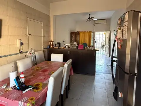 Casa 8 ambientes con 3 baños