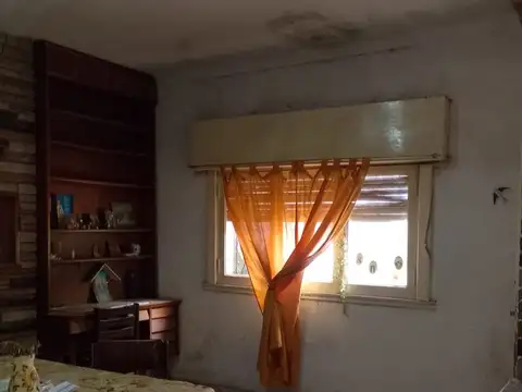 PERMUTA - CHALET DE 2 AMBIENTES CON DEPARTAMENTOS  -