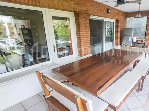 Casa 5 ambientes con 3 baños