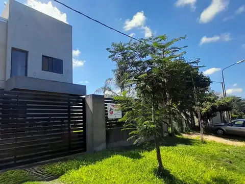 VENDE MODERNA CASA EN EL PUEBLO DE SAN AGUSTIN