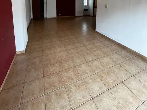 Caseros 2400, Piso 1