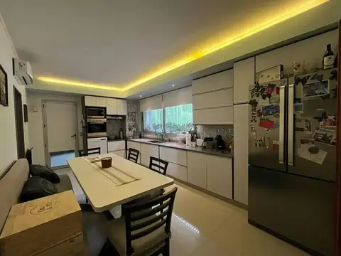 Casa 6 ambientes con 4 baños