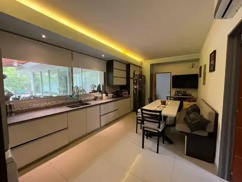 Casa en Venta con 7 cocheras