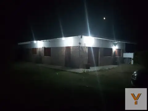 Casa en venta - 3 dormitorios 2 baños - 150mts2 - Las Toninas