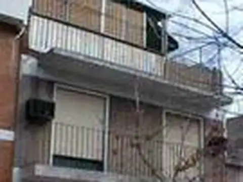 PH 4 ambientes, sin expensas, en planta baja y 1° piso,  al frente con balcon.
