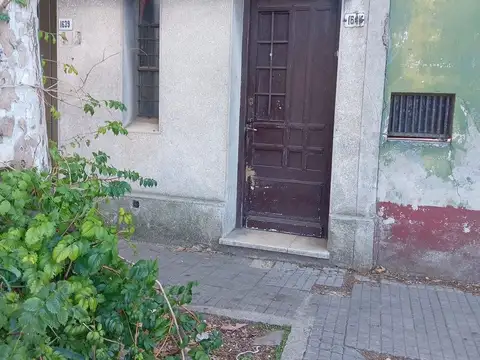 Venta casa 2 dormitorios La Figurita Montevideo.