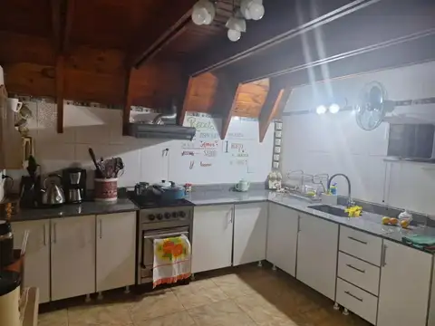 Casa 5 ambientes con 2 baños