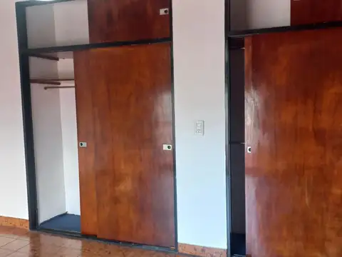 Sarmiento 2400, Piso 1°
