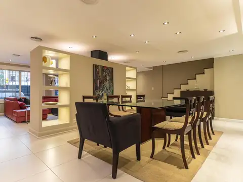 casa a la venta sobre lote propio con jardin, pileta, parrilla y 2 cocheras en Nuñez