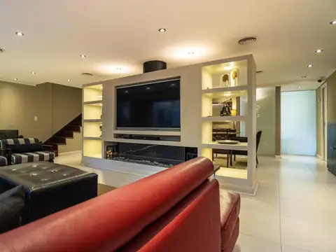 Casa en Venta con 2 cocheras