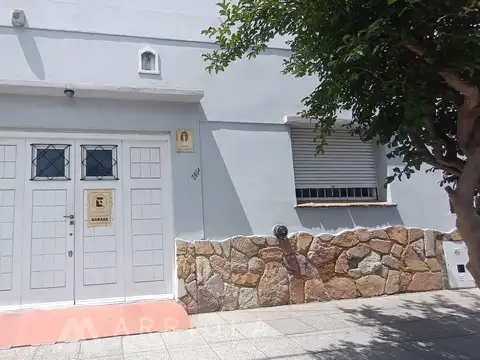 APTO CREDITO. Casa en Macrocentro con 3 dormitorios. Excelente estado!