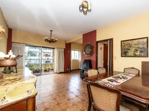 3 ambientes la frente Avda San Juan 3900 con cochera y baulera