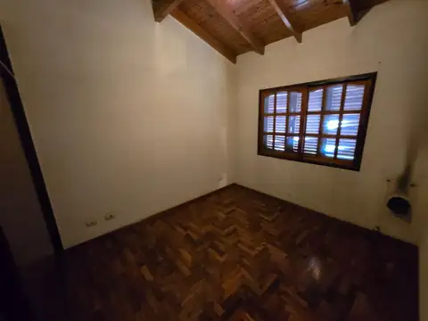 V.DEVOTO DUPLEX 4 AMBIENTES CON GARAGE Y PARRILLA PARA ACTUALIZAR