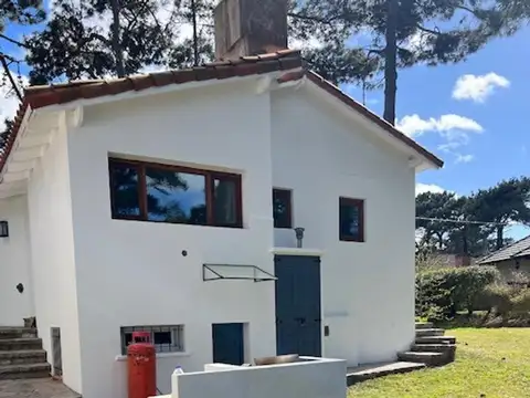 CASA RECIEN RECICLADA Y CASA DE HUESPEDES/ MARZO