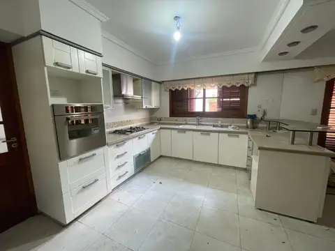Venta casa 5 ambientes en Remedios de Escalada