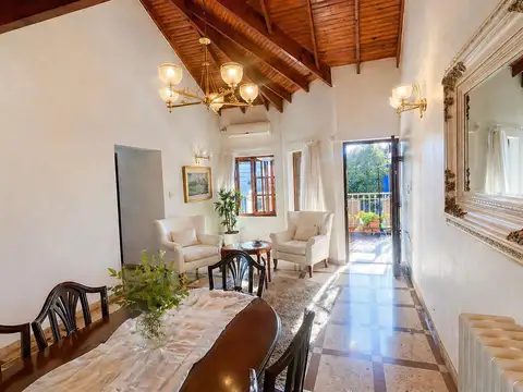 Casa 6 ambientes con 2 baños