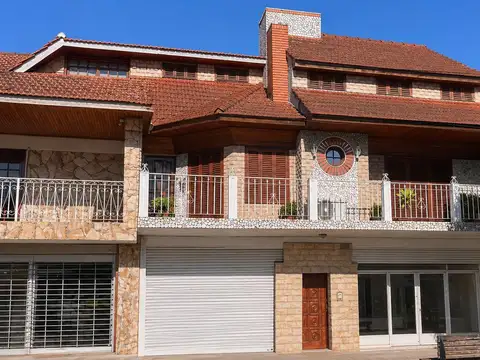 VENTA CASA 3/4 DORM - APTA BANCO-  Avenida 32 entre 134 y 134 bis - LA PLATA