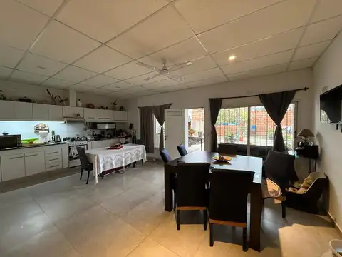 EN VENTA - CASA 1 DORM CON PATIO Y COCHERA - LA CERAMICA , ROSARIO