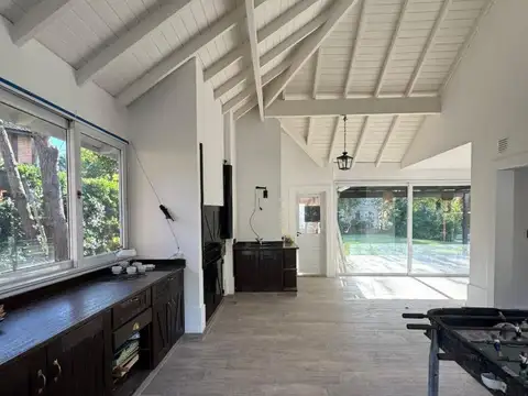Casa en Venta con 6 cocheras