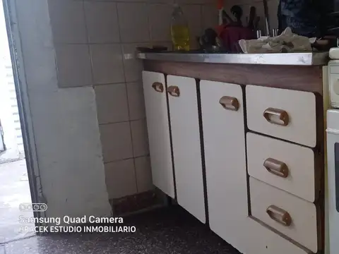 Casa muy bien ubicada, a dos cuadras del acceso oeste y del Plaza Oeste.