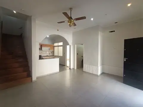 Depto Tipo Casa 4 ambientes con 3 baños