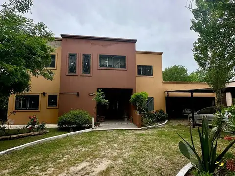 Casa 5 ambientes - Las Naciones – Piscina y Parque