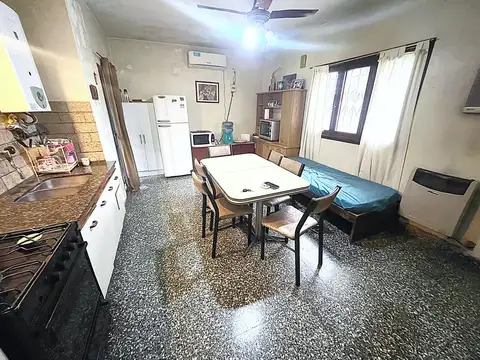 Casa 1 planta lote 10x23  4amb patio garage