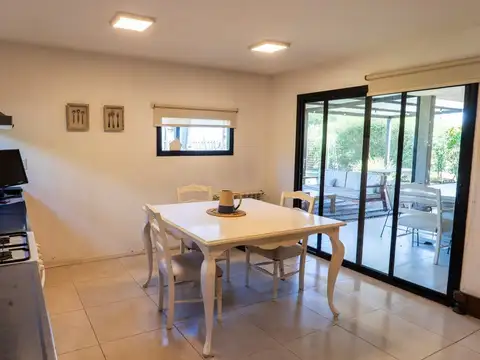 Casa 5 ambientes con 3 baños