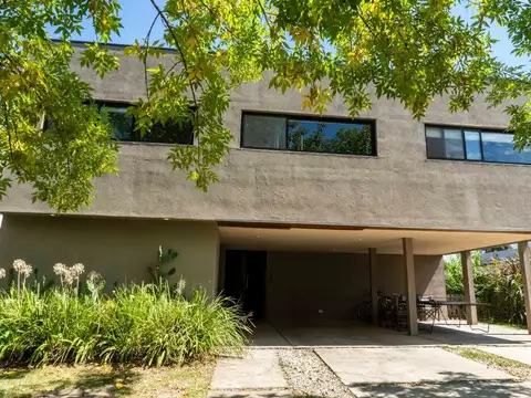 VENTA CASA 5amb B. SAN ISIDRO LABRADOR,DIQUE LUJAN