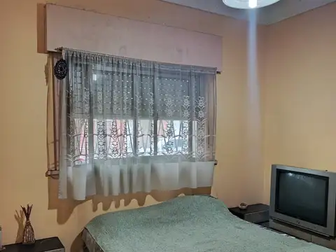 Casa 6 ambientes con 2 baños