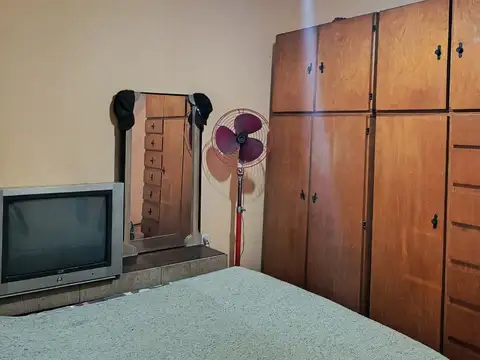 Casa con Departamento Al Fondo en Venta, Cochera & Parrilla, S. A. de Padua.