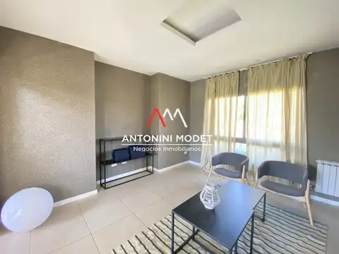 Casa en Alquiler con 2 cocheras