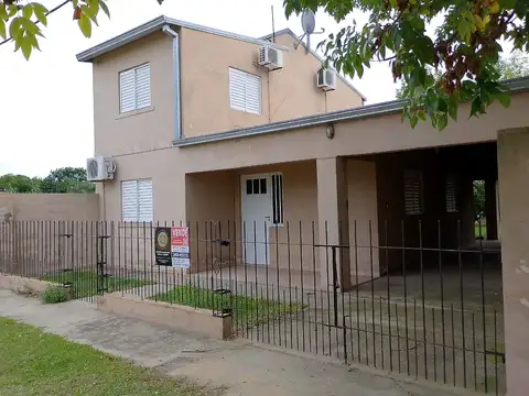 VENDO CASA EN CAYASTA  EN LOTEO GARAY ,FRENTE PLAZA CONBATIENTES DE MALVINAS
