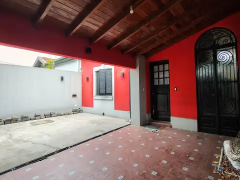 IMPERDIBLE CASA EN VENTA EN VILLA PUEYRREDON 4 AMB CON JARDIN PATIO Y COCHERA 282 mts