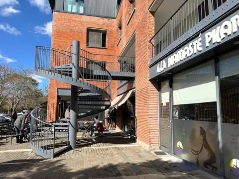 Oficina/ LOCAL en venta en el Centro Comercial Buenavista- con cochera