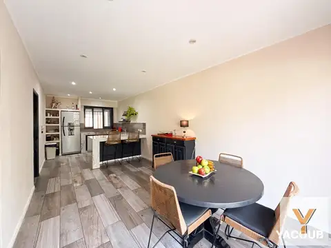 PH en venta - 3 Dormitorios 4 Baños - La Plata