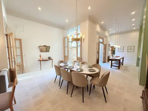 Casa de 3 dormitorios, cochera, patio con parrillero y terraza con solarium y piscina en Pichincha