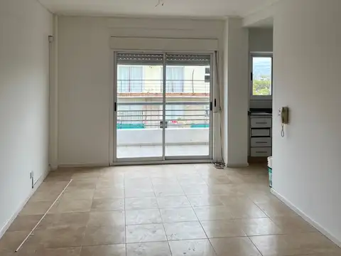 DEPARTAMENTO 3 AMB AL FRENTE CON BALCON