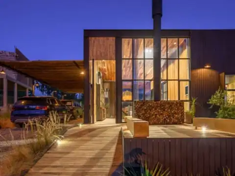 VENTA CASA DE DISEÑO UNICO- 2 DORM. CABALANGO CBA