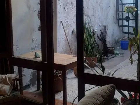 Casa 6 ambientes con 1 baño