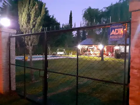 Casa en Venta con 3 cocheras