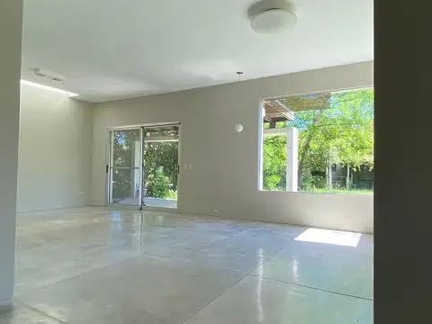 Casa 4 ambientes con 1 baño