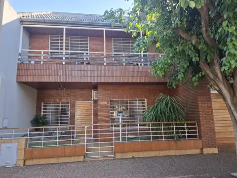 VENTA DE AMPLIO CHALET 4 AMBIENTES EN RAMOS MEJIA