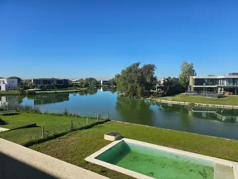 Casa 4 ambientes con 3 baños